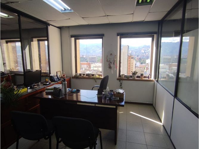 Oficina en venta en La Candelaria, Medellín, 154 m² · foto 6 de 11