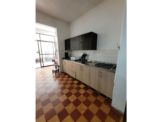 Casa de 9 alcobas en venta en Los Angeles, Medellín, 358 m² · foto 2 de 24