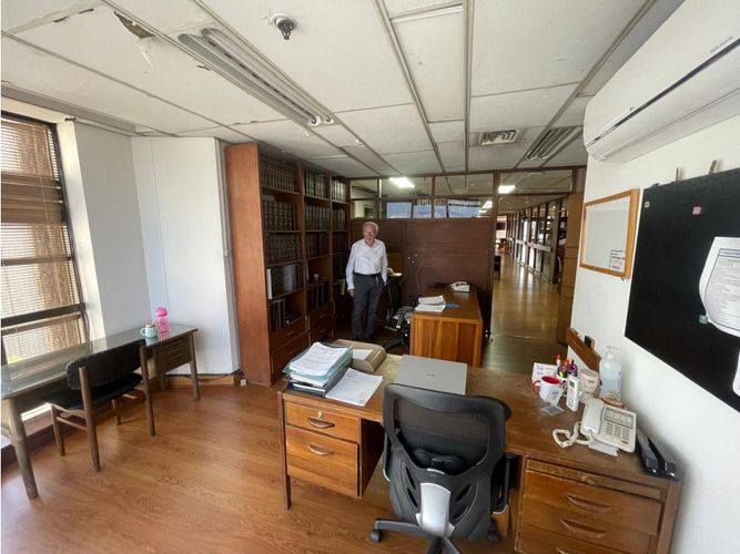 Oficina en venta en La Candelaria, Medellín, 214 m² · foto 2 de 18