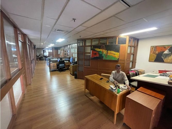 Oficina en venta en La Candelaria, Medellín, 214 m² · foto 3 de 18