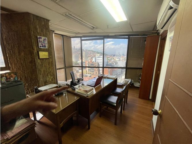 Oficina en venta en La Candelaria, Medellín, 214 m² · foto 17 de 18