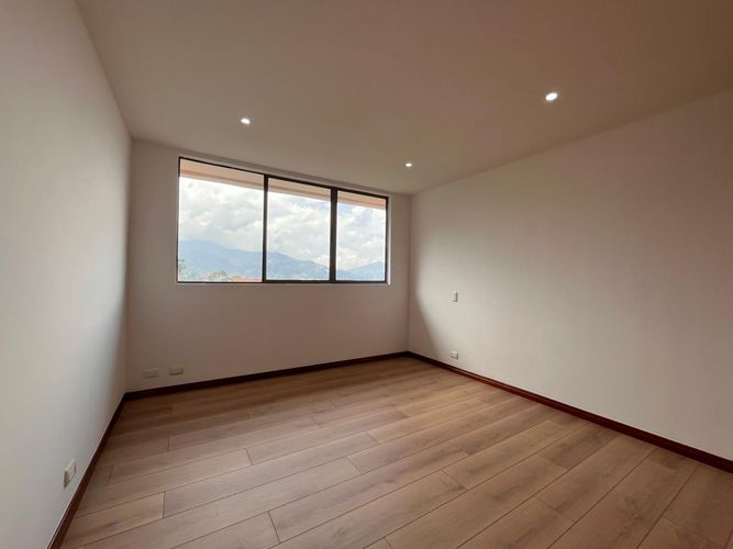 Apartamento de 3 alcobas en arriendo en El Poblado, Medellín, 140 m² · foto 9 de 19