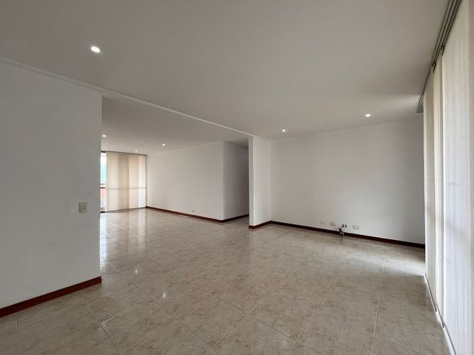 Apartamento de 3 alcobas en arriendo en El Poblado, Medellín, 140 m² · foto 4 de 19