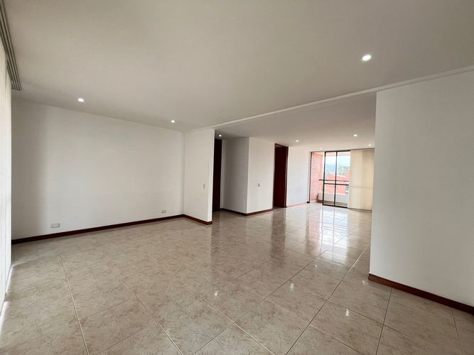 Apartamento de 3 alcobas en arriendo en El Poblado, Medellín, 140 m² · foto 5 de 19