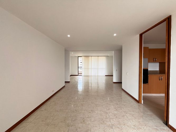 Apartamento de 3 alcobas en arriendo en El Poblado, Medellín, 140 m² · foto 2 de 19
