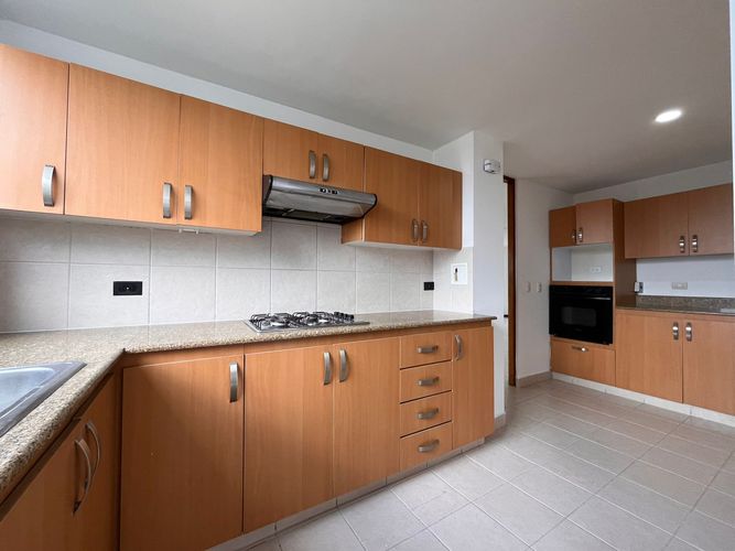 Apartamento de 3 alcobas en arriendo en El Poblado, Medellín, 140 m² · foto 6 de 19