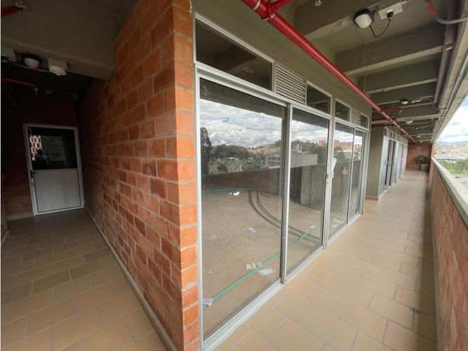 Oficina en venta en Cuatro Esquinas, Rionegro, 88 m² · foto 2 de 9