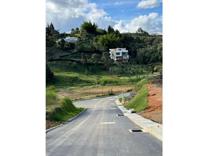 Lote en venta en La Mosquita, Rionegro, 2079 m² · foto 3 de 4