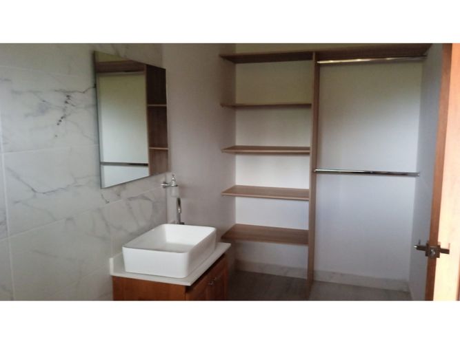 Casa de 3 alcobas en venta en Guarne, 220 m² · foto 7 de 13