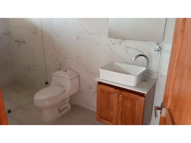 Casa de 3 alcobas en venta en Guarne, 220 m² · foto 10 de 13