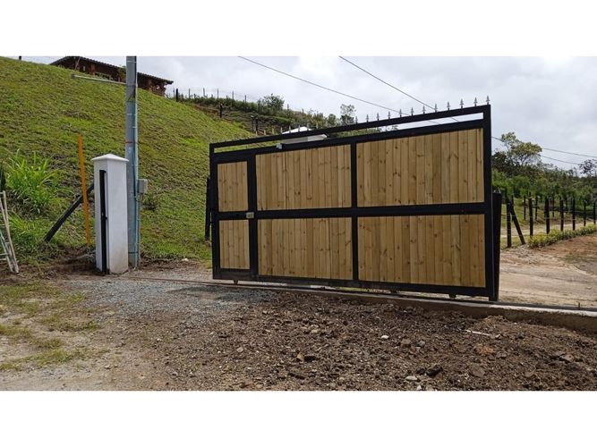 Casa de 3 alcobas en venta en Guarne, 220 m² · foto 11 de 13