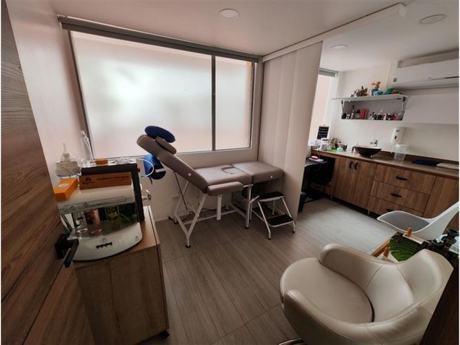 Consultorio en venta en Bolivariana, Medellín, 38 m² · foto 2 de 10