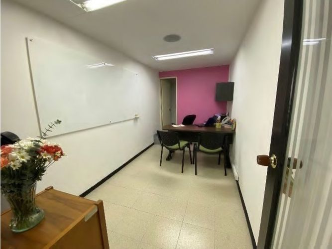 Oficina en venta en Boston, Medellín, 396 m² · foto 2 de 16