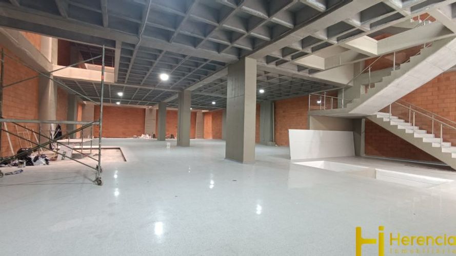 Bodega en arriendo en Perpetuo Socorro, Medellín, 3000 m² · foto 3 de 24