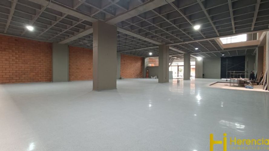 Bodega en arriendo en Perpetuo Socorro, Medellín, 3000 m² · foto 6 de 24