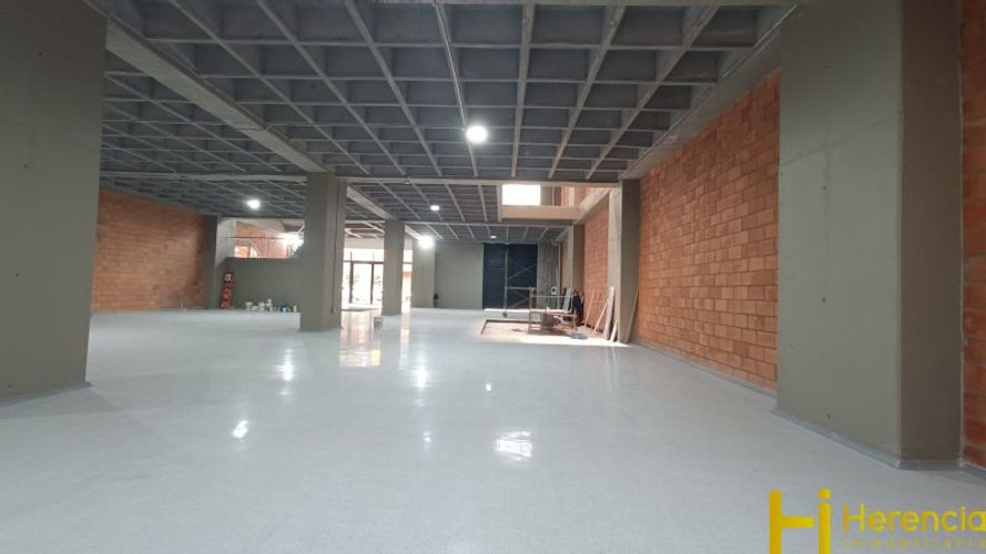 Bodega en arriendo en Perpetuo Socorro, Medellín, 3000 m² · foto 7 de 24