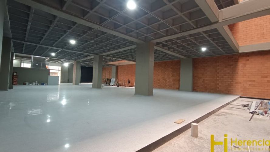 Bodega en arriendo en Perpetuo Socorro, Medellín, 3000 m² · foto 8 de 24
