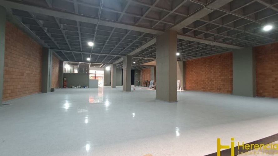 Bodega en arriendo en Perpetuo Socorro, Medellín, 3000 m² · foto 9 de 24