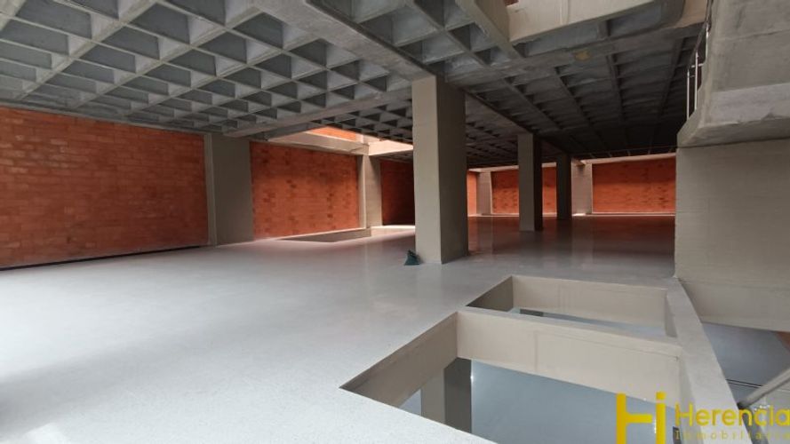 Bodega en arriendo en Perpetuo Socorro, Medellín, 3000 m² · foto 14 de 24