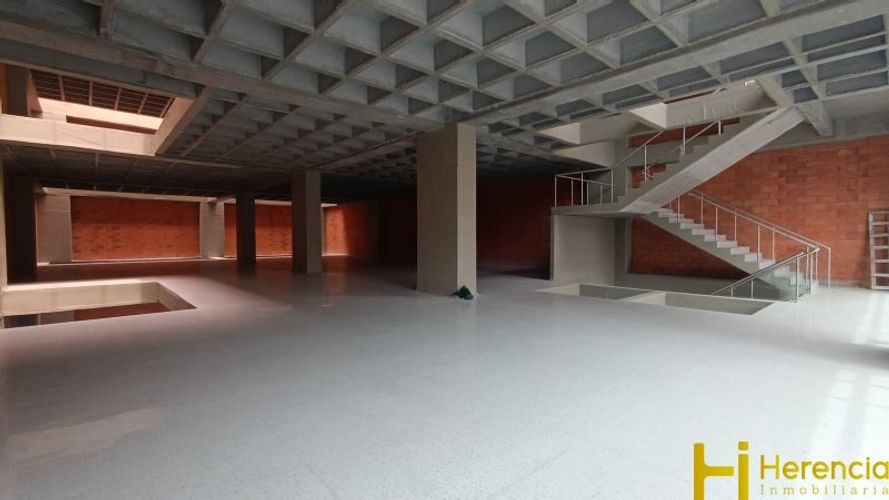 Bodega en arriendo en Perpetuo Socorro, Medellín, 3000 m² · foto 15 de 24
