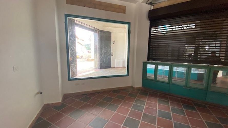 Local en venta en Quintas Del Llanito, Girón, 39 m² · foto 2 de 20