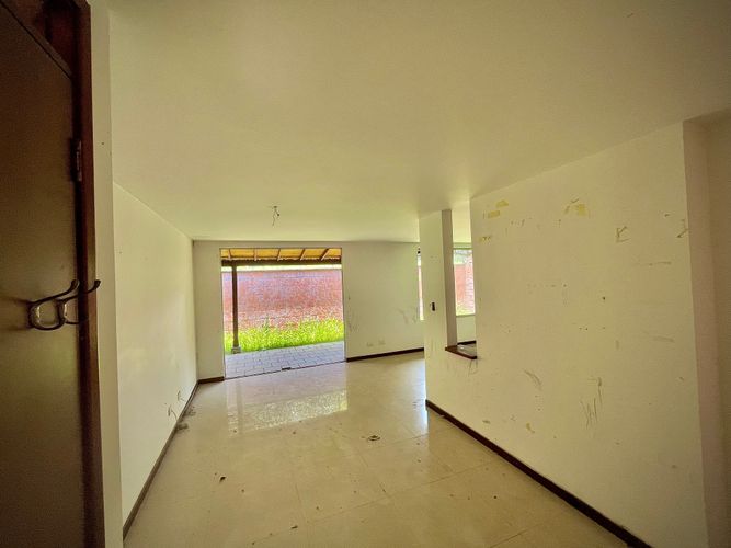 Casa de 2 alcobas en venta en El Castillo, Jamundí, 145 m² · foto 11 de 16