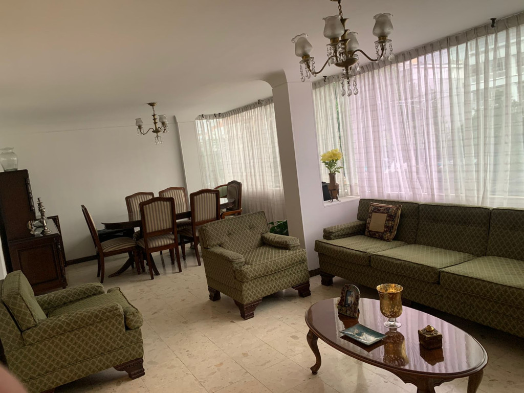 Apartamento en venta en Santa Barbara Central, Bogotá · foto 2 de 8