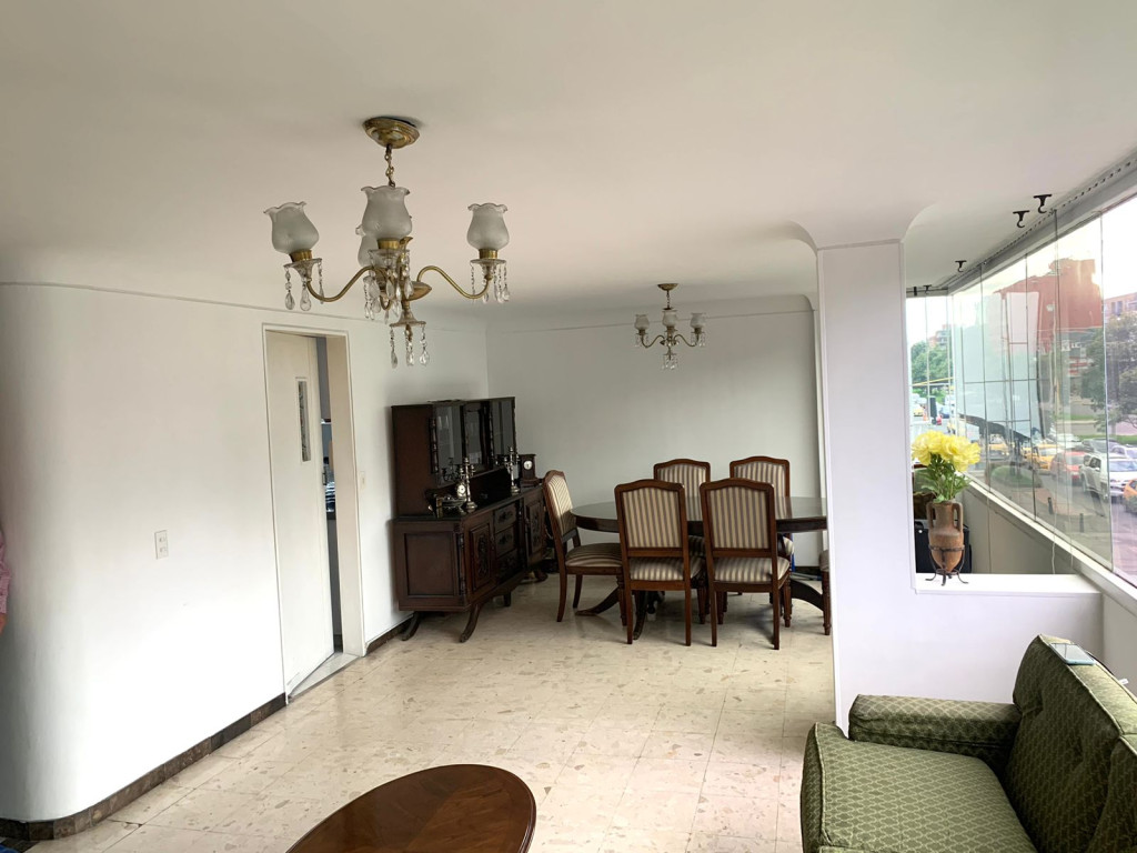 Apartamento en venta en Santa Barbara Central, Bogotá · foto 4 de 8