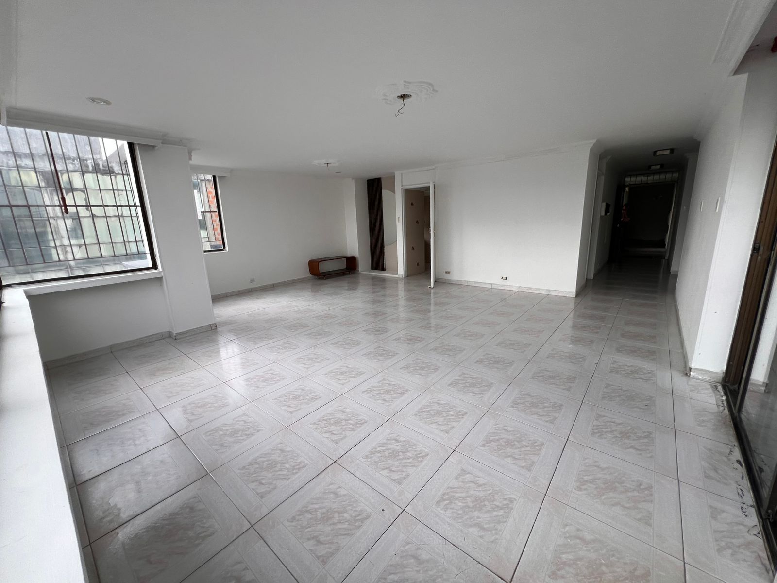 Apartamento en venta en Sector Galeria Central, Pereira · foto 2 de 10