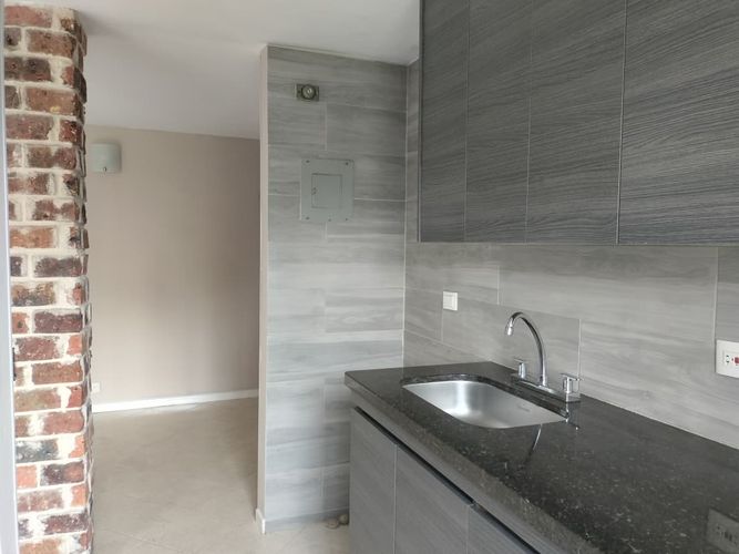 Apartamento de 2 alcobas en arriendo en El Poblado, Medellín, 50 m² · foto 2 de 12