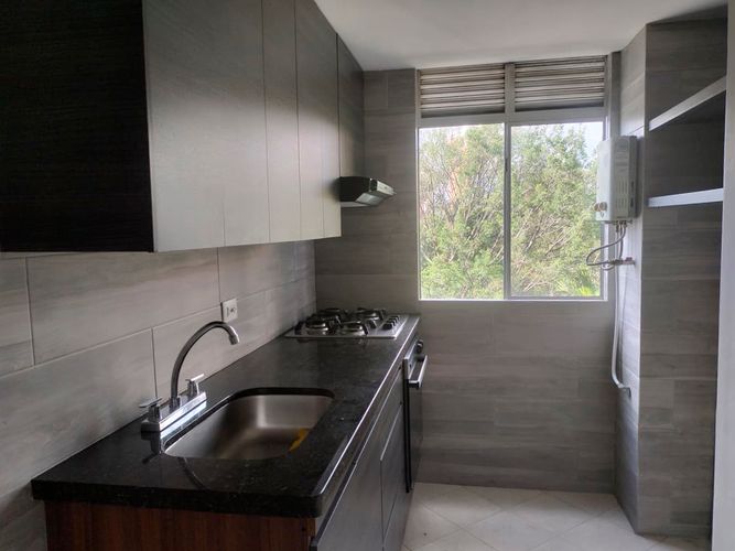 Apartamento de 2 alcobas en arriendo en El Poblado, Medellín, 50 m² · foto 3 de 12