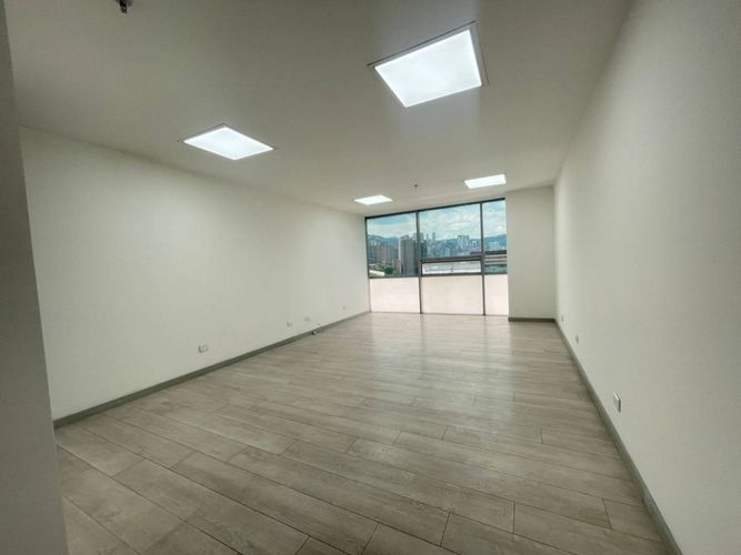 Oficina en arriendo en Primavera, Envigado, 37 m² · foto 2 de 9