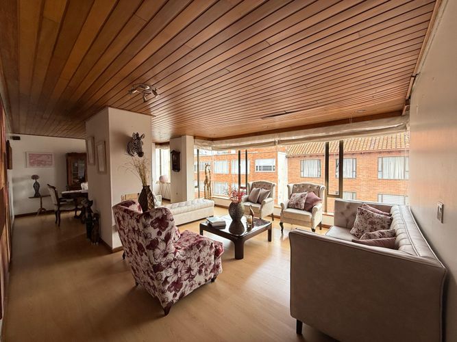Apartamento de 3 alcobas en venta en Santa Barbara Central, Bogotá, 170 m² · foto 2 de 23