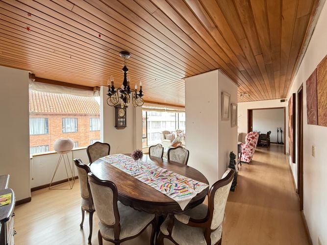 Apartamento de 3 alcobas en venta en Santa Barbara Central, Bogotá, 170 m² · foto 3 de 23