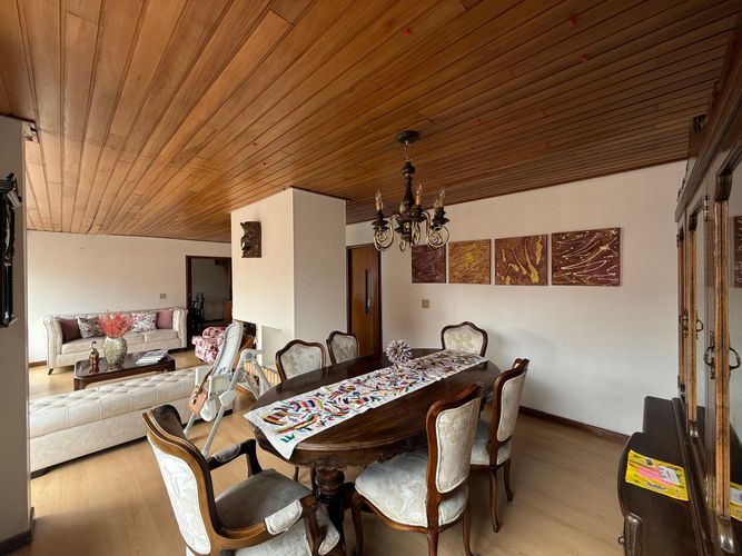 Apartamento de 3 alcobas en venta en Santa Barbara Central, Bogotá, 170 m² · foto 4 de 23