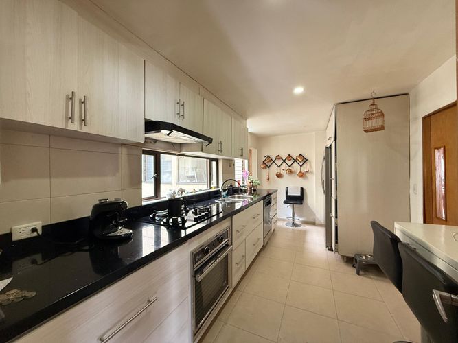 Apartamento de 3 alcobas en venta en Santa Barbara Central, Bogotá, 170 m² · foto 5 de 23