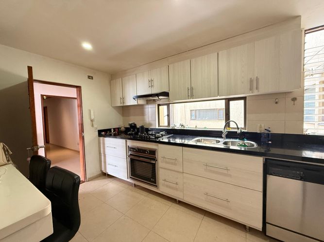 Apartamento de 3 alcobas en venta en Santa Barbara Central, Bogotá, 170 m² · foto 6 de 23