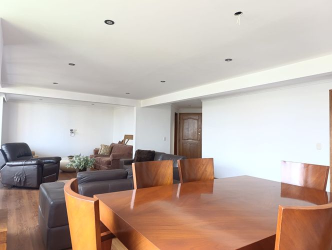 Apartamento de 4 alcobas en venta en El Poblado, Medellín, 212 m² · foto 3 de 18