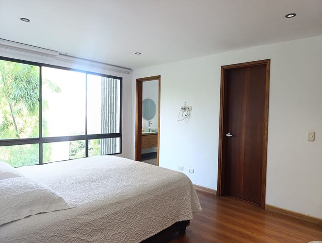 Apartamento de 4 alcobas en venta en El Poblado, Medellín, 212 m² · foto 7 de 18