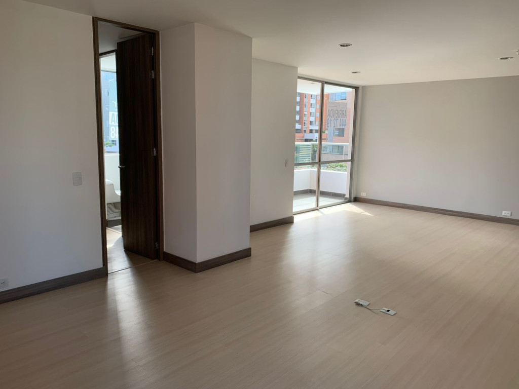1BR Apartment in Loma del Esmeraldal (70 m²)
