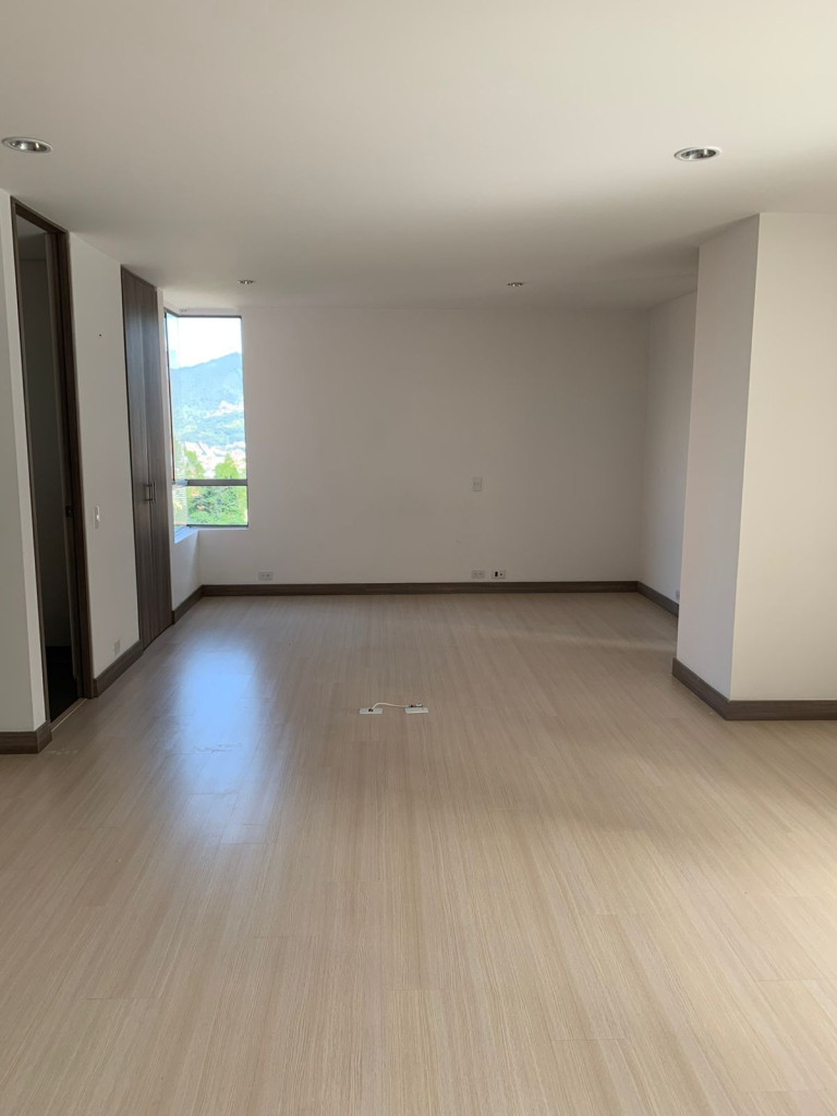 1BR Apartment in Loma del Esmeraldal (70 m²) - 4