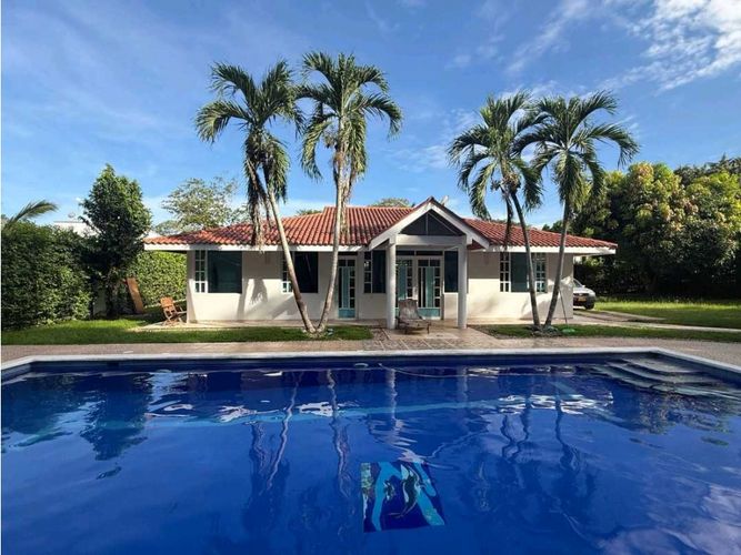 Casa de 4 alcobas en venta en Miraflores, Girardot, 350 m² · foto 2 de 20