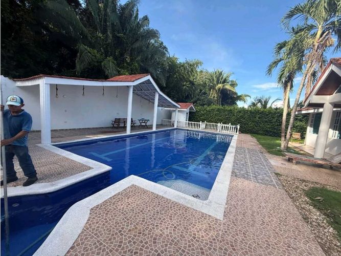 Casa de 4 alcobas en venta en Miraflores, Girardot, 350 m² · foto 3 de 20