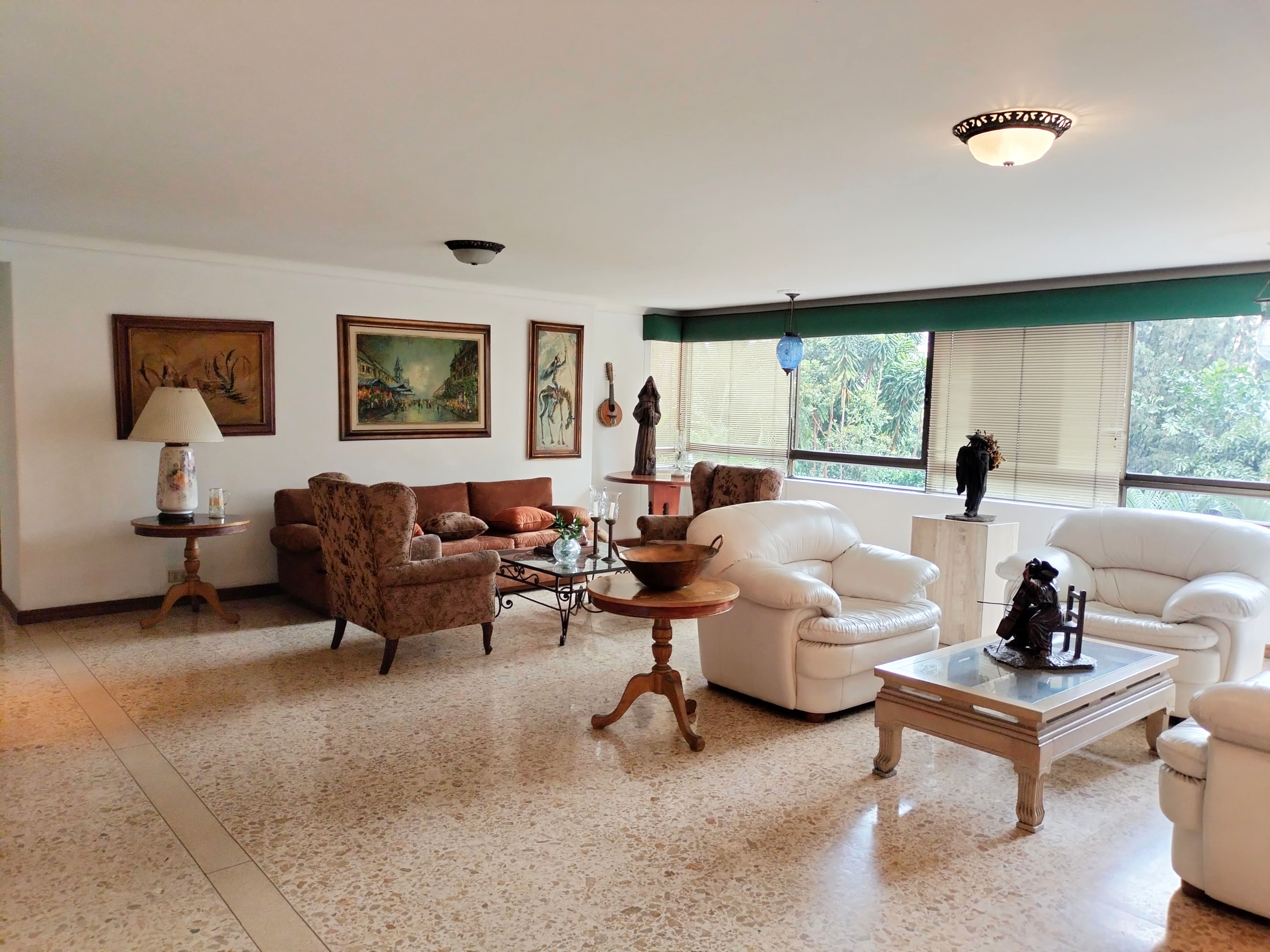 Apartamento en venta en El Poblado, Medellín · foto 2 de 15