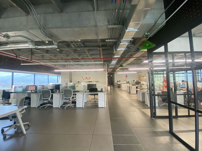 Oficina en arriendo en El Poblado, Medellín, 500 m² · foto 10 de 12