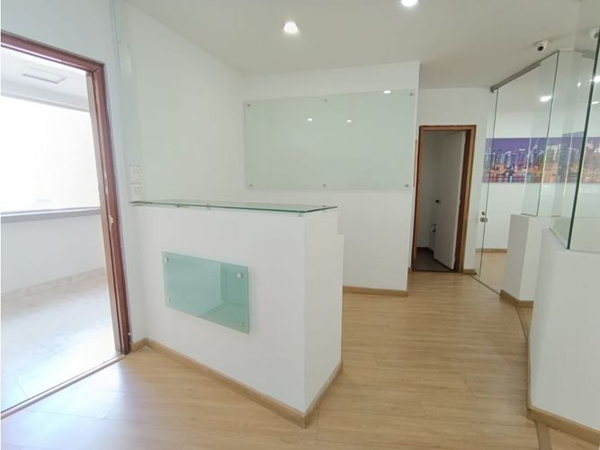 Oficina en arriendo en Manila, Medellín, 57 m² · foto 2 de 11