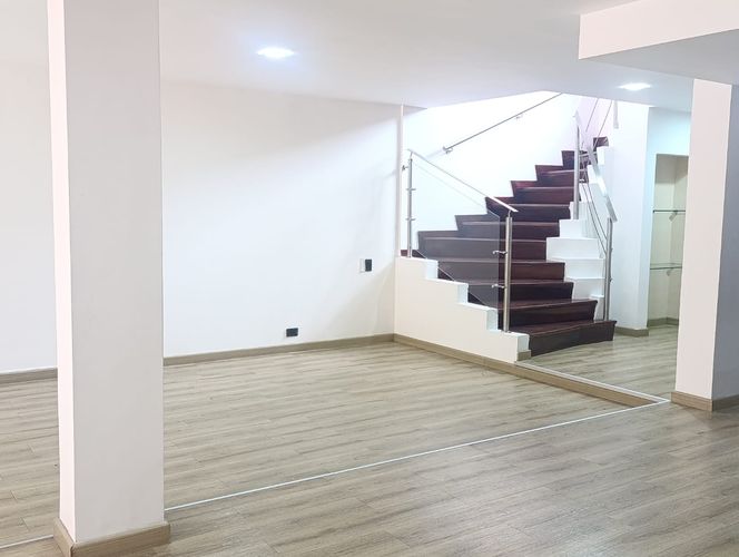Casa de 3 alcobas en arriendo en El Poblado, Medellín, 360 m² · foto 5 de 17