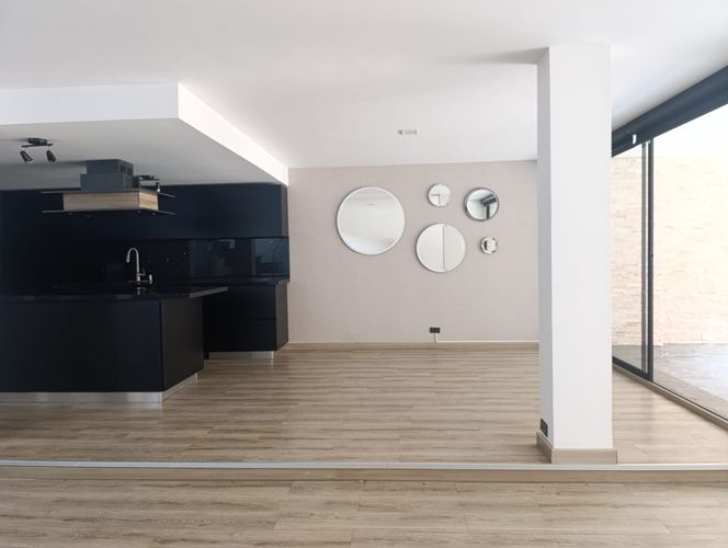 Casa de 3 alcobas en arriendo en El Poblado, Medellín, 360 m² · foto 9 de 17