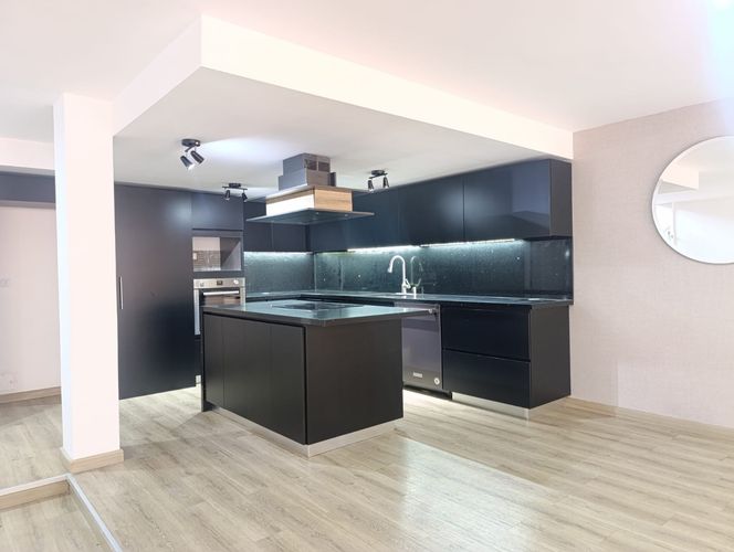 Casa de 3 alcobas en arriendo en El Poblado, Medellín, 360 m² · foto 8 de 17