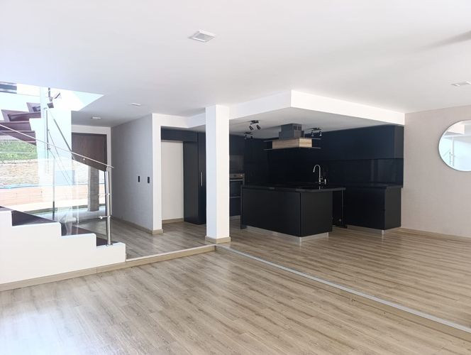 Casa de 3 alcobas en arriendo en El Poblado, Medellín, 360 m² · foto 6 de 17